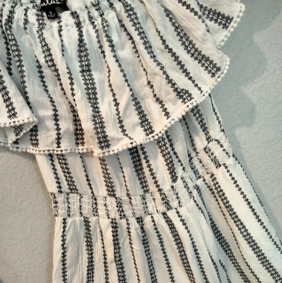 Lulu's Off The Shoulder Romper - Picture 4 of 5